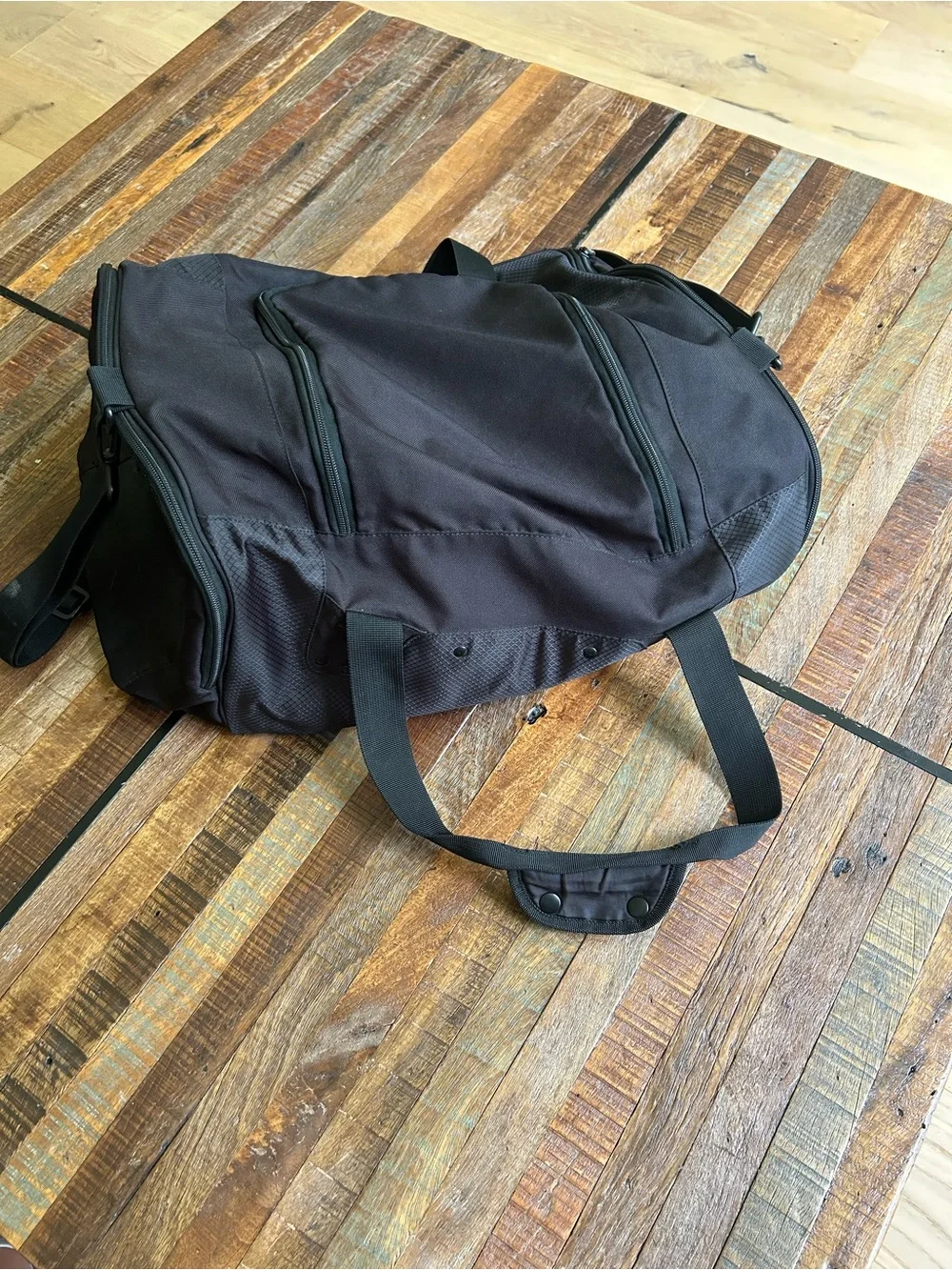 Oakley Vintage Black Duffel Bag with Shoulder Strap
